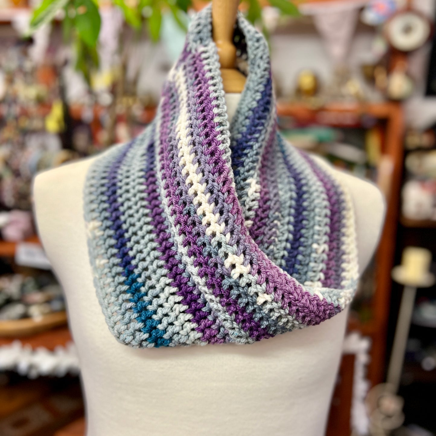 Chunky Crochet Twisted Cowl 'Mystery'