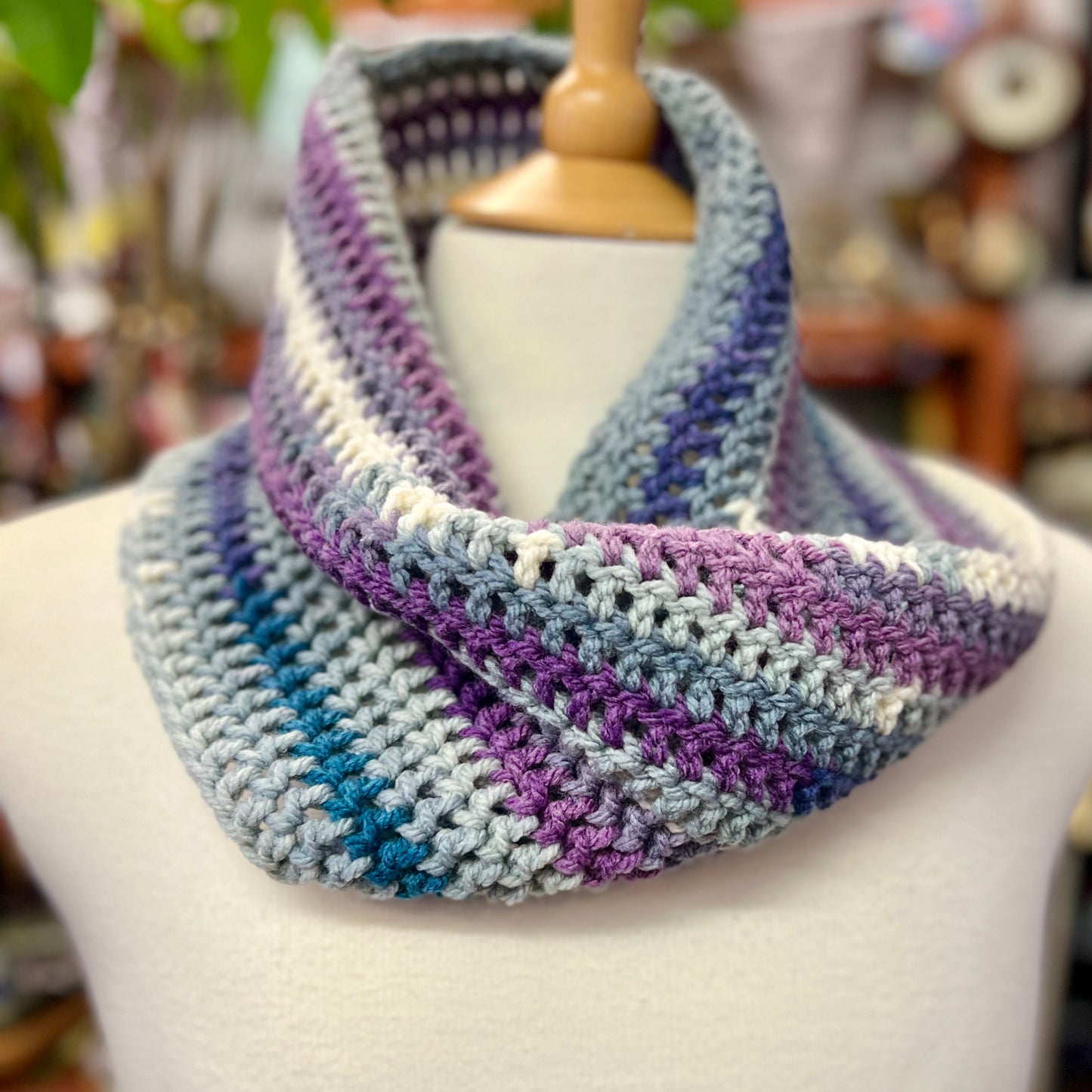 Chunky Crochet Twisted Cowl 'Mystery'