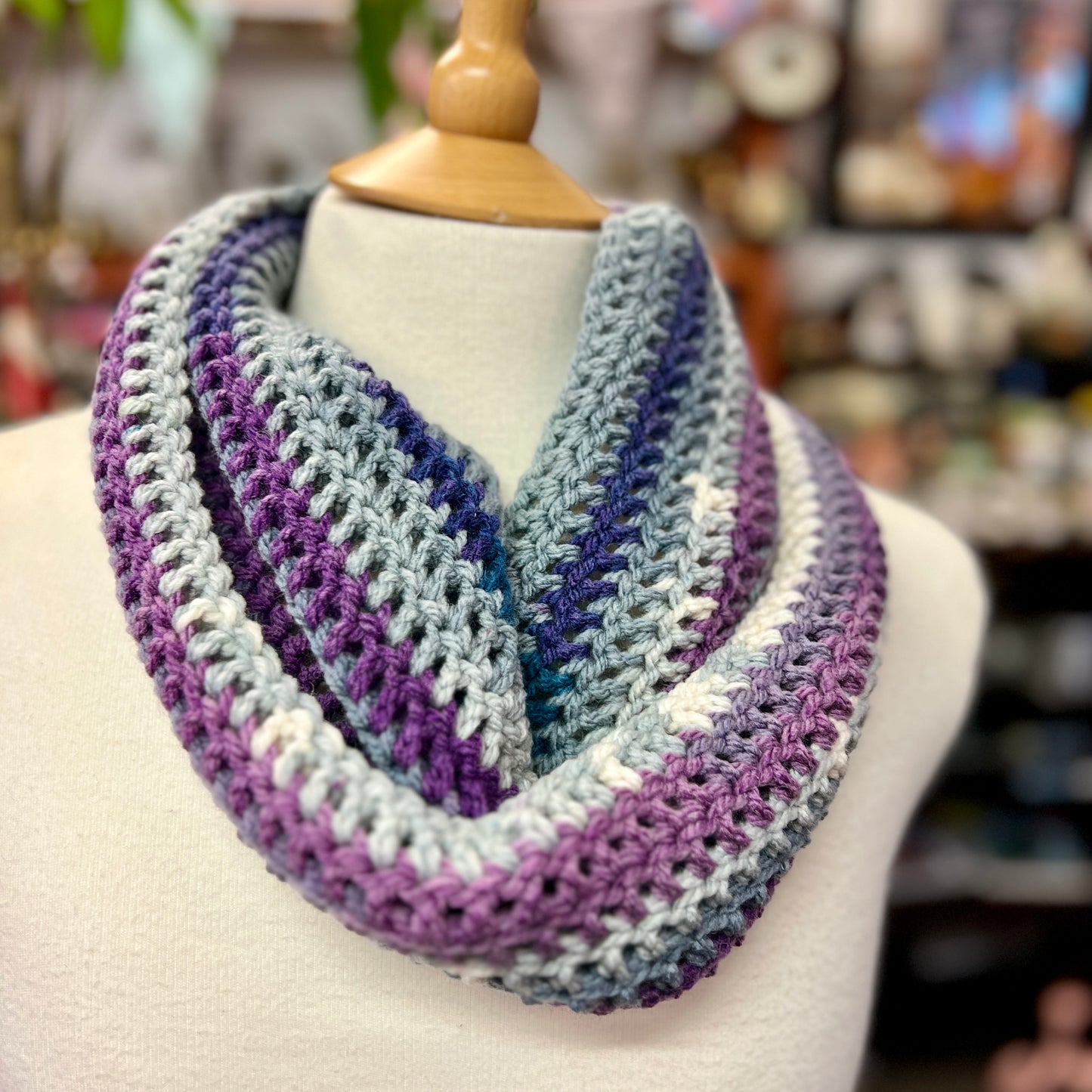 Chunky Crochet Twisted Cowl 'Mystery'